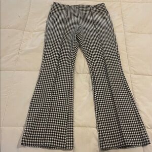 Vestique black and white plaid pull on pants , size S, EUC